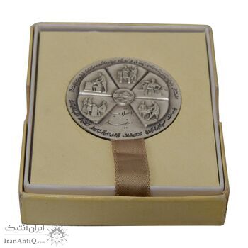 مدال نقره انقلاب سفید 1346 (با جعبه فابریک) - MS63 - محمد رضا شاه مدال نقره انقلاب سفید 1346 (با جعبه فابریک) - MS63 - محمد رضا شاه