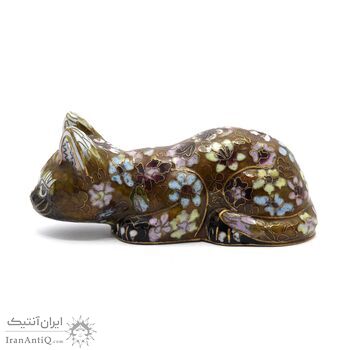 مجسمه میناکاری طرح گربه قهوه ای (با پایه) آنتیک مجسمه میناکاری طرح گربه قهوه ای (با پایه) آنتیک