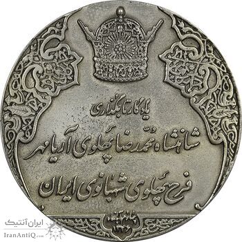 مدال نقره انقلاب سفید 1346 (با جعبه) - EF - محمد رضا شاه