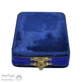 مدال یادبود مسابقات بین المللی فوتبال جوانان جام ولایتعهد ایران (با حعبه) متفاوت - EF - محمد رضا شاه مدال یادبود مسابقات بین المللی فوتبال جوانان جام ولایتعهد ایران (با حعبه) متفاوت - EF - محمد رضا شاه