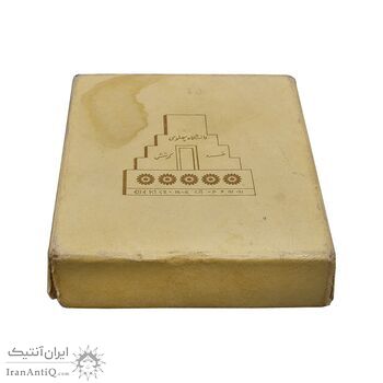 مدال نقره انقلاب سفید 1346 (با جعبه فابریک) - UNC - محمد رضا شاه