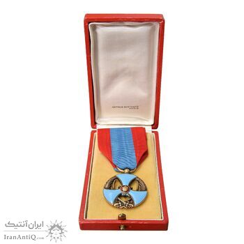 نشان لیاقت درجه 3 (روز) ضرب فرانسه با جعبه فابریک - EF45 - محمد رضا شاه
